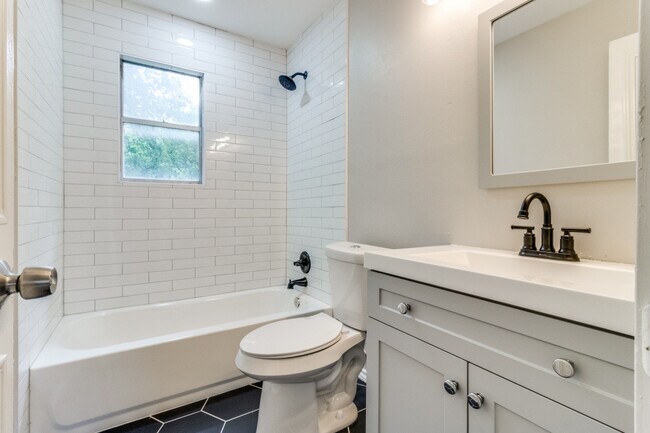 Building Photo - 1113 Rancho Dr