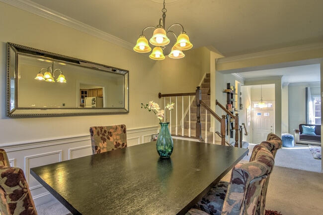 Building Photo - 6506 Serenade Plz