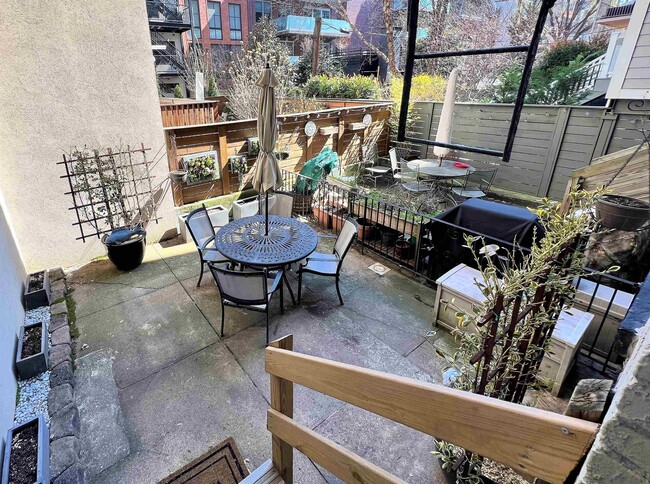Primary Photo - 129 Willow Ave