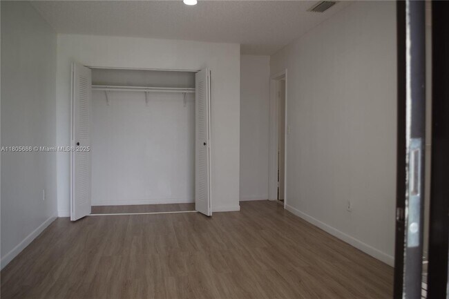 Building Photo - 1500 Jefferson Dr