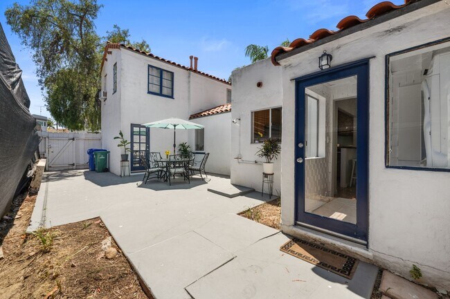 Building Photo - Charming 2 Bed 1 bath "fully furnished monthly rental" in La Jolla Village.