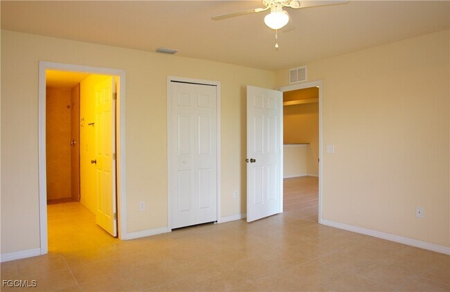 Building Photo - 528 SE 5th Ave