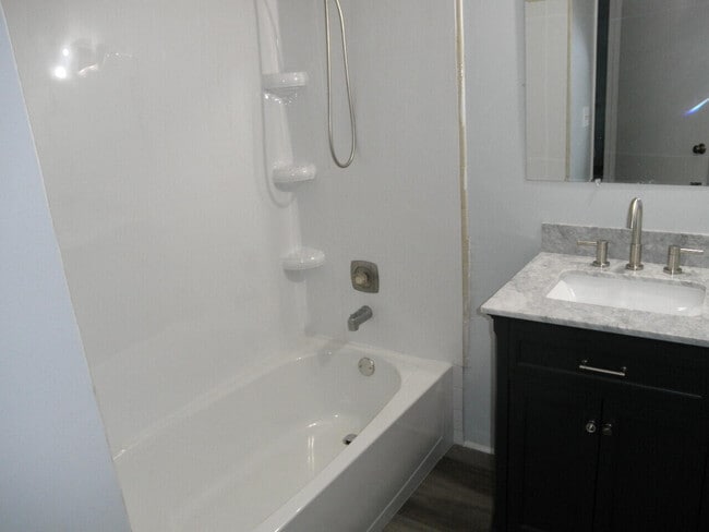 Building Photo - 4648 Summit Blvd