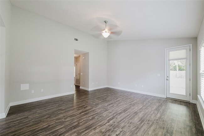 Building Photo - 44 Hollyn Ct