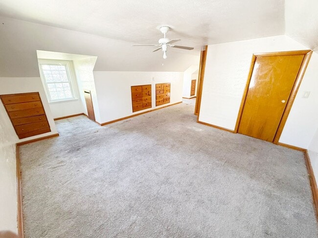 Building Photo - 3 BED 1 BATH BEAUTIFUL SINGLE FAMILY HOME ...