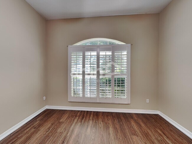 Building Photo - 2042 Ancient Oak Dr