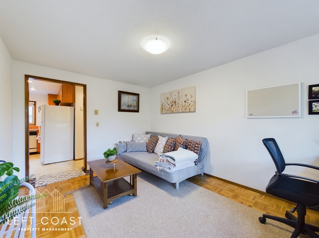 Building Photo - 890 SW 7th St