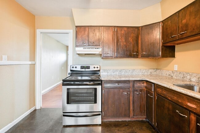 Building Photo - 1104 N Bedell Ave