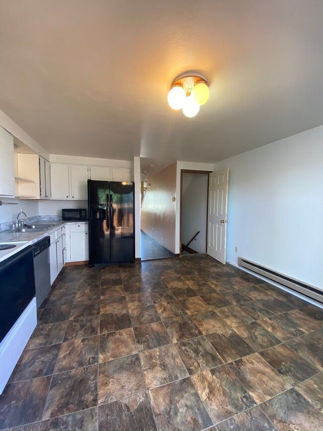 Building Photo - City of Gunnison Spacious 2 bedroom/2.5 bath!