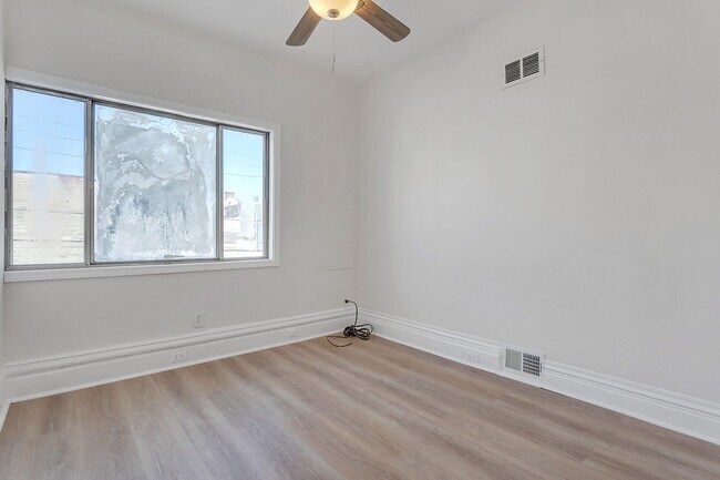 Building Photo - Updated 2 Bed, 1.5 Bath Home in Bloomfield...