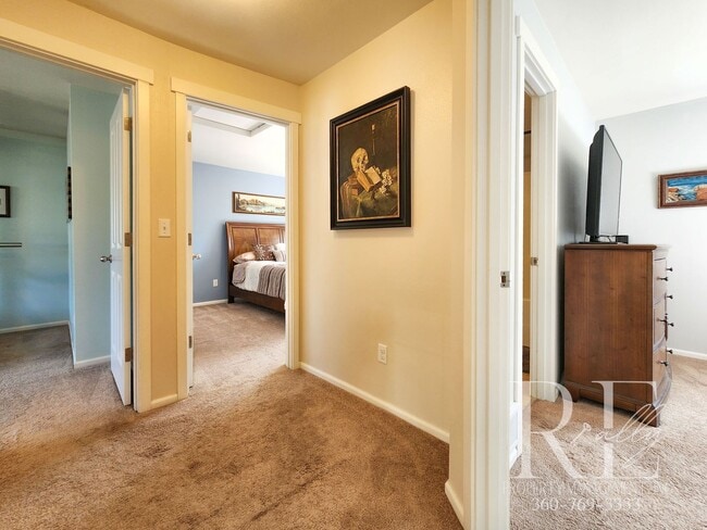 Building Photo - Spacious Silverdale Home with Large Fenced...