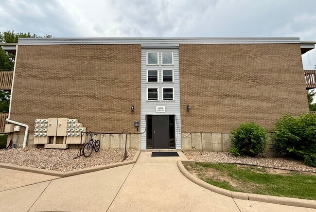 Primary Photo - 1606 Cottonwood Dr