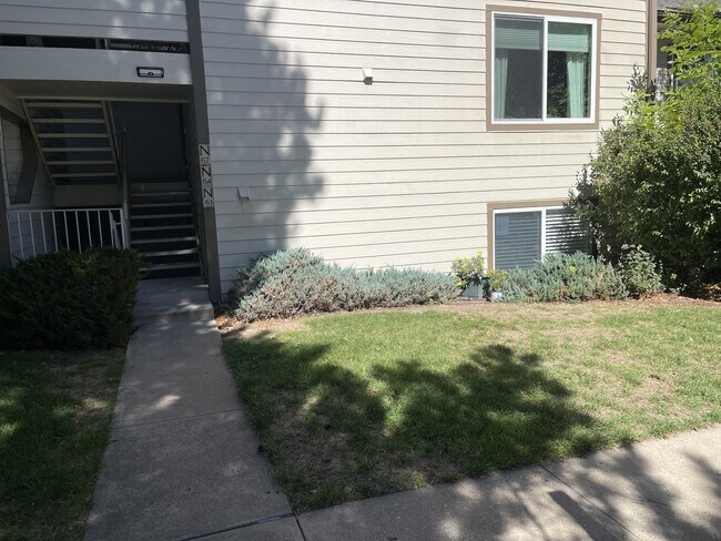 Building Photo - 3465 Lochwood Dr