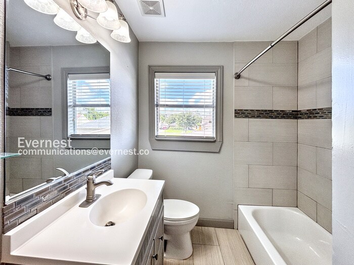 Building Photo - 3338 Blodgett St
