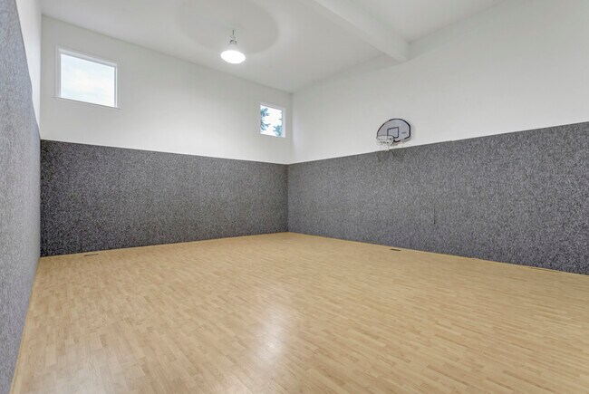 Building Photo - 3N812 John Greenleaf Whittier Pl