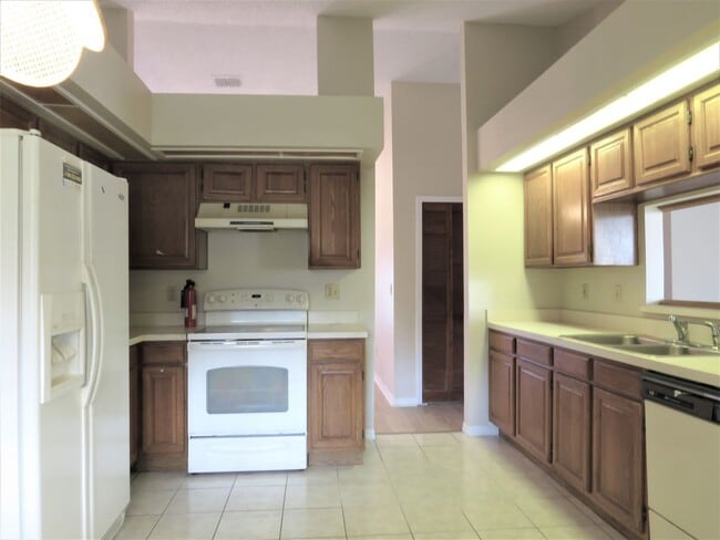 Building Photo - Coming Soon! Beautiful and Spacious 3 bedroom 2 bath Home With a Split Floor Plan.