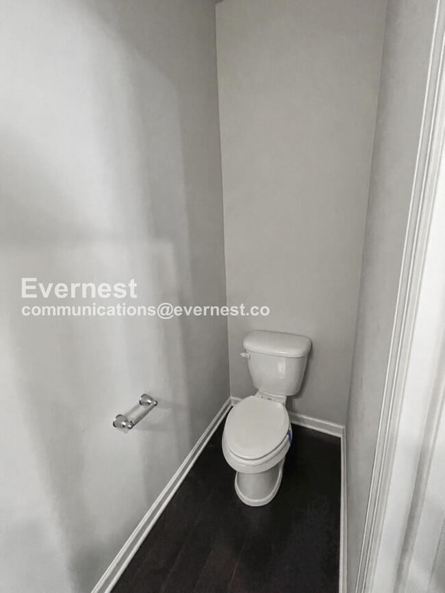 Building Photo - 3 Bed/2.5 Bath Townhome with Garage / Pet-Friendly / Available Now!