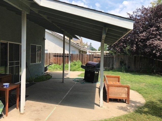 Building Photo - Ideal Salida Neighborhood! Upgraded laminate flooring throughout the first floor of the home. Fir...