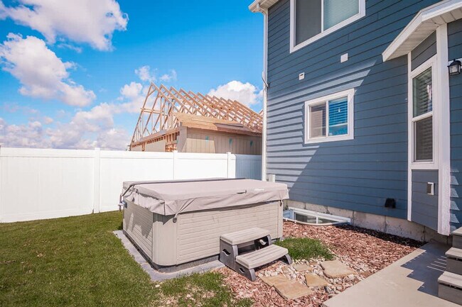 Building Photo - 1120 Monroe Dr