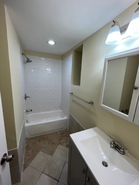 Building Photo - 2300 S Ridgeway Ave