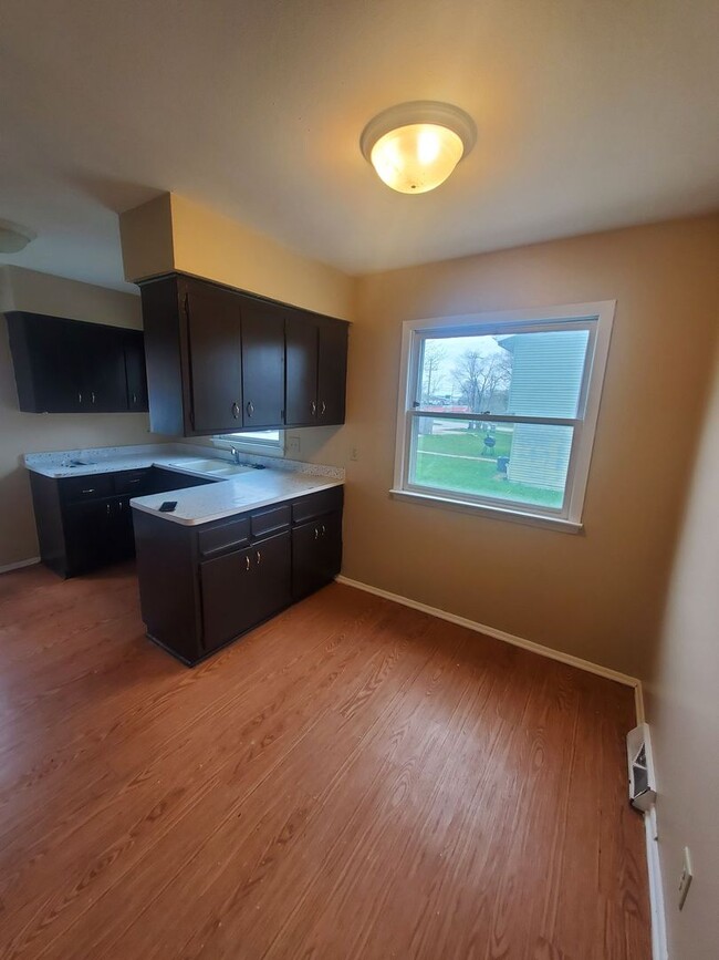 Building Photo - 8615-8617 N 106th St. (Townhouse)