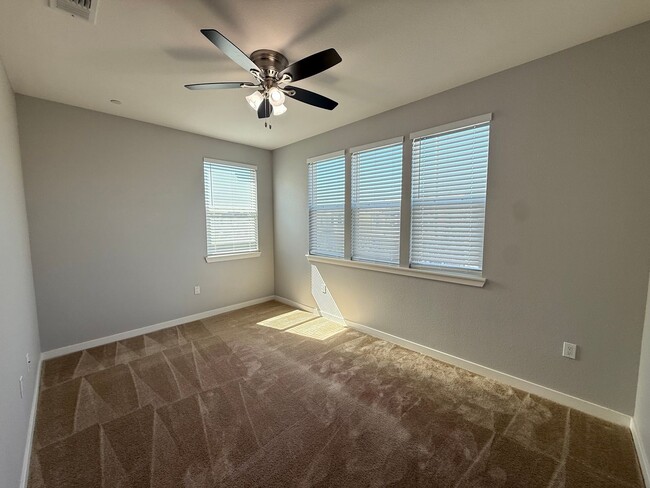 Building Photo - 1261 Damasco Ln