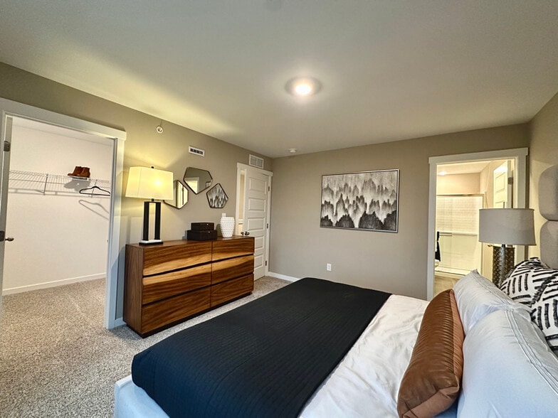 Building Photo - 2242 Barbera Dr