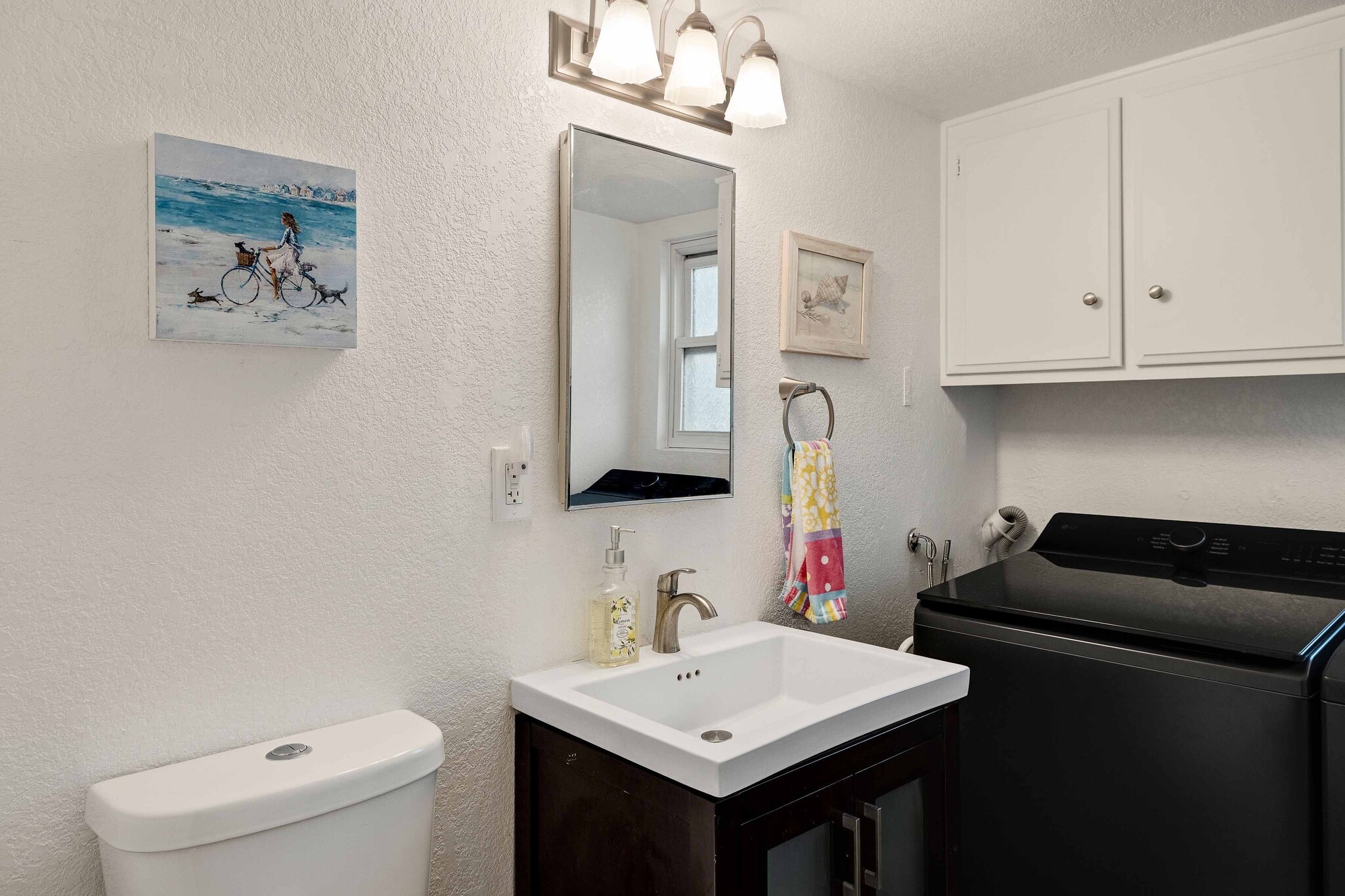 Building Photo - 255 Valley Dr