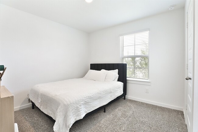 Building Photo - 31615 Chollerford Ct