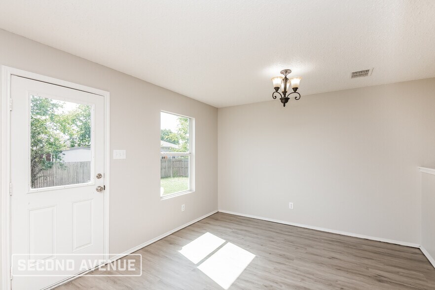 Building Photo - 4845 Waterford Dr