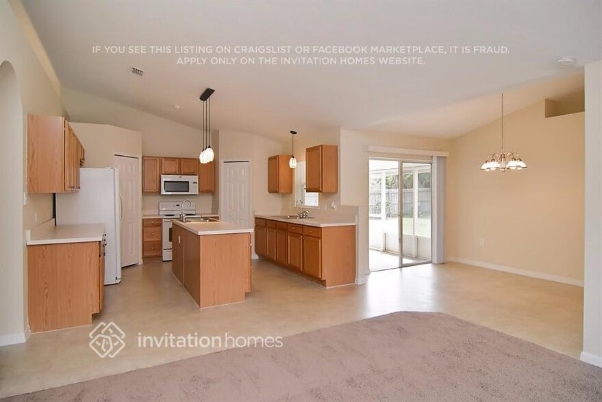 Building Photo - 420 NW Byron St