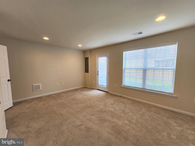 Building Photo - 6082 Forum Sq