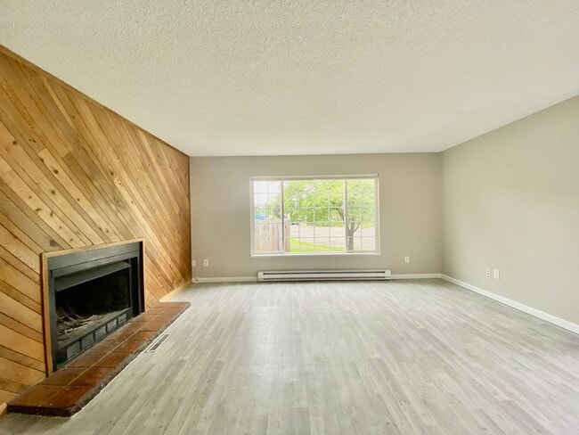 Building Photo - PL T OSTR01