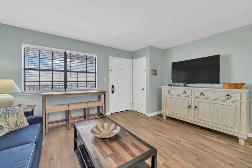 Building Photo - 312 Bream Ave