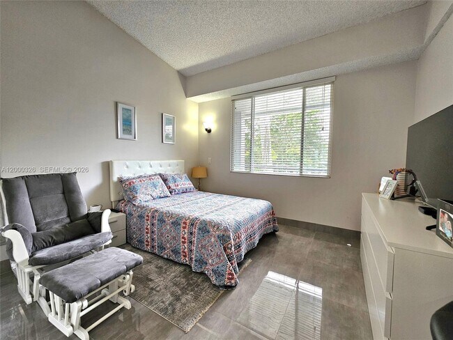 Building Photo - 841 Lyons Rd