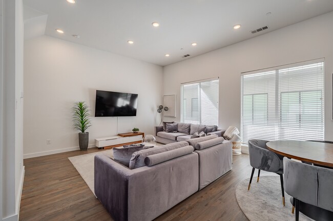 Building Photo - Modern Townhome with Dual Primary Suites & 2-Car Garage | Knox-Henderson / Lower Greenville
