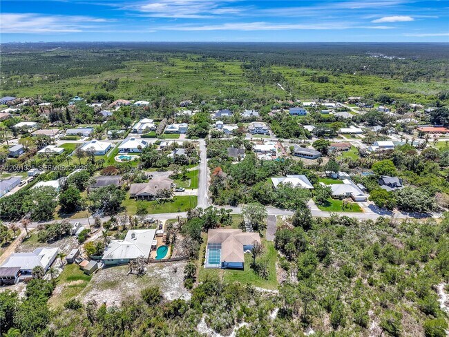 Building Photo - 9125 SE Karin St