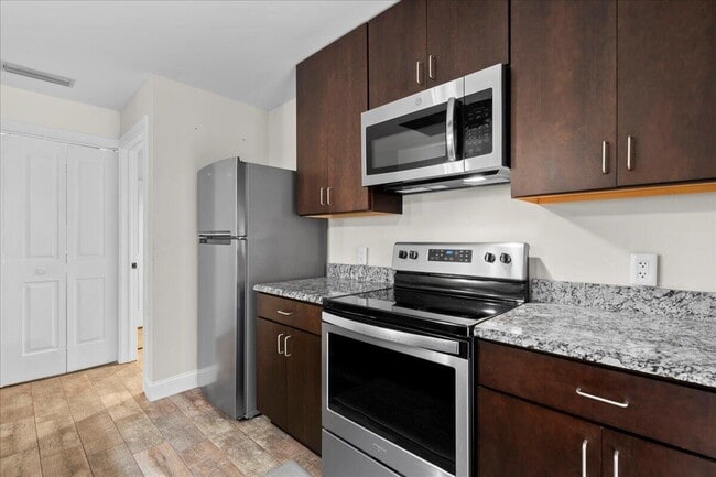 Building Photo - 403 Sun Terrace Ct