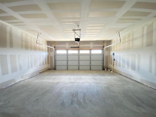 Building Photo - 241 Saide St