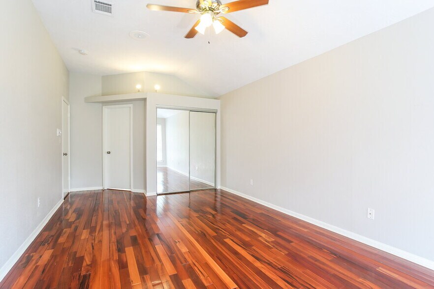 Building Photo - 5207 Village Springs Dr