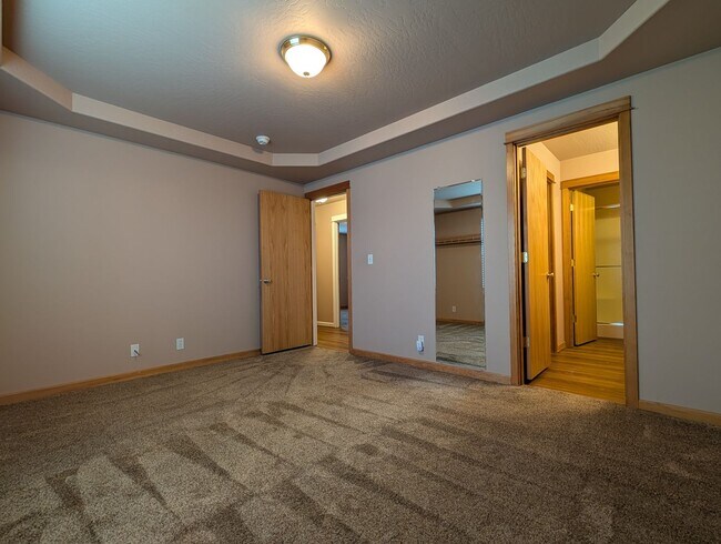 Building Photo - Great 3 bed/2bath home with bonus space and fenced in yard!