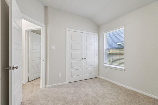 Building Photo - 416 Sunrise Ranch Dr