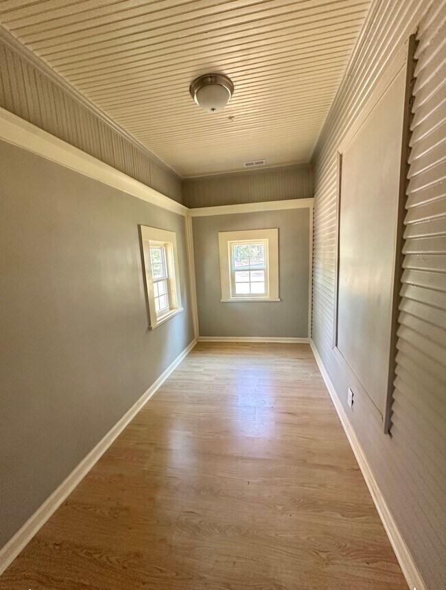 Building Photo - 630 77th St S