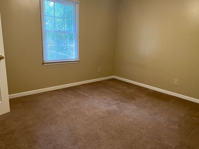 Building Photo - Cozy 2/1 off of Tallassee