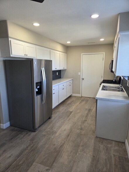 Building Photo - 2751 N Indian Wells Dr