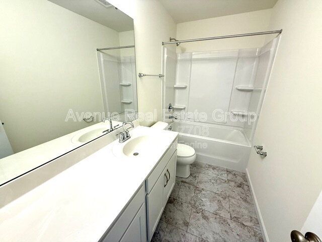 Building Photo - 713 Crested Pt Dr