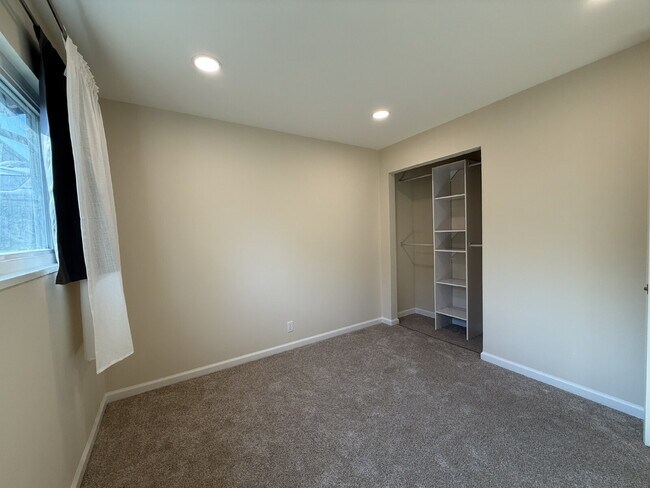 Building Photo - Newly Remodeled 4 Bed 2 Bath in Citrus Hei...