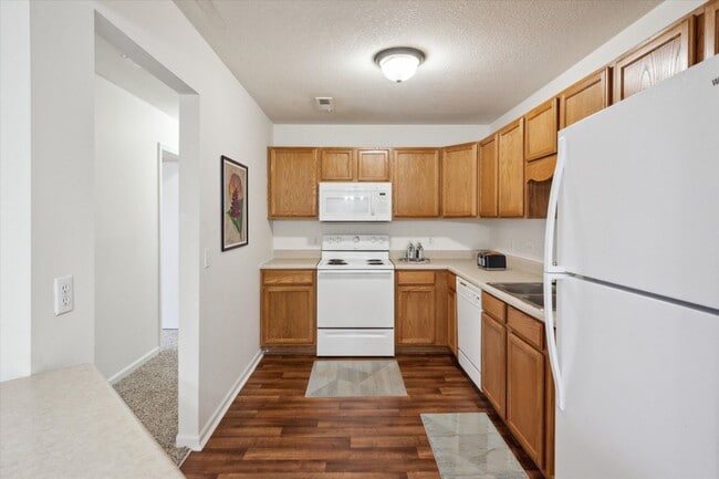 Two Bedroom C - 2 Bed / 2 Bath - 1,100 Sq.Ft. - Legacy Village