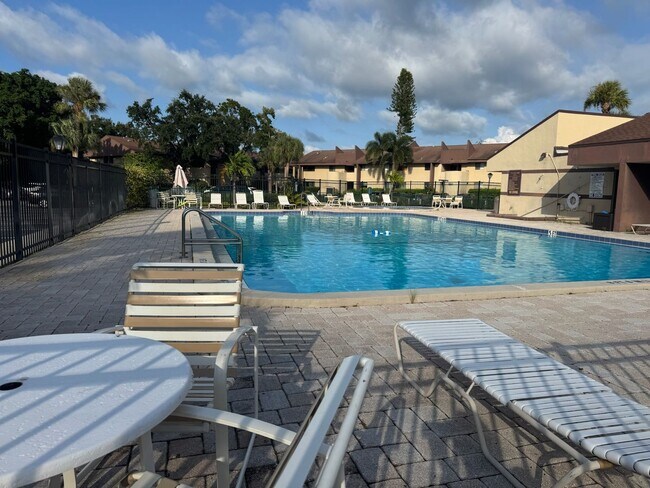 Building Photo - 3 BR / 2 BA Ground-Floor Condo | Screened ...