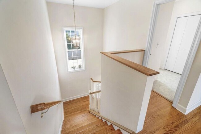 Building Photo - 518 Gardenia Terrace